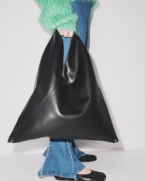 MM6 MAISON MARGIELA BAG BLACK Japanese Tote Bag, Japanese Bag, Vegan Leather Tote Bag, Vegan Leather Tote, Tote Bag Black, Black Vegan, Medium Tote, Van Cleef Arpels, Mm6 Maison Margiela