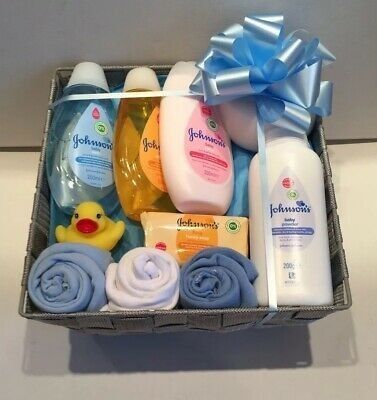 Perlengkapan Bayi Diy, Johnsons Baby, Baby Boy Gift Baskets, Hamper Gift Basket, Baby Shower Gift Box, Idee Babyshower, Baby Shower Baskets, Baby Shower Gift Basket, Baby Gift Hampers