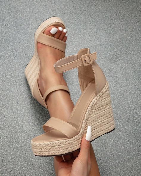 ✨Pre-order only, sizes 35 - 42✨ ✨Price : 175k✨ Cute Wedge Sandals, Wedges Heels Outfit, Fashion Shoes Heels Classy, White High Heel Sandals, Heel Sandals For Women, Shoes Heels Classy, Fashion Shoes Heels, Open Toe Slippers, Summer Wedges