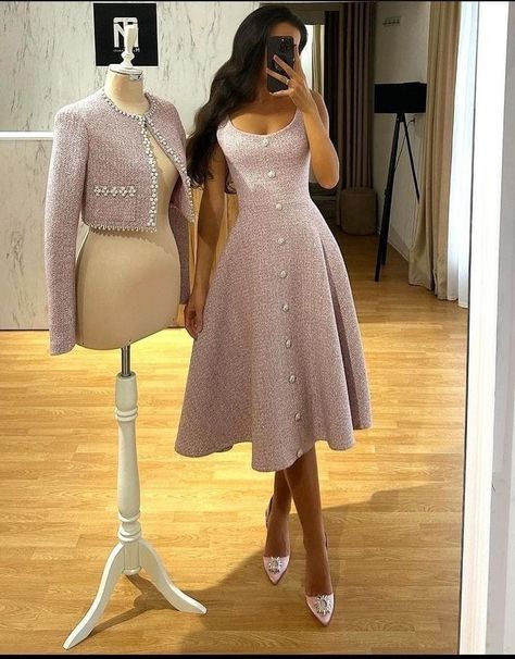 Induction Outfit Ideas, Tweed Dress Outfit Classy, Halloween Costumes 2022, Female Clothes Outfits, Corporate Dress, Chic Dress Classy, Suits Dress, Modest Dresses Casual, Stylish Work Attire