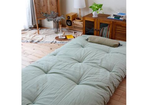 Choosing the Best Japanese Futon: All You Need to Know Japanese Futon Bedroom, Platform Couch, Room Futon, Japandi Room, Comfy Futon, Downtown Tokyo, Japanese Mattress, Japanese Bed, Futon Bedroom