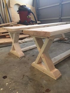 DIY X-Brace Bench.  Great woodworking project.  Can't wait to try this project. Koti Diy, Farmhouse Tables, Carpentry Projects, Woodworking Plans Diy, Diy Bench, Wood Plans, Into The Wood, Woodworking Bench, Building Projects