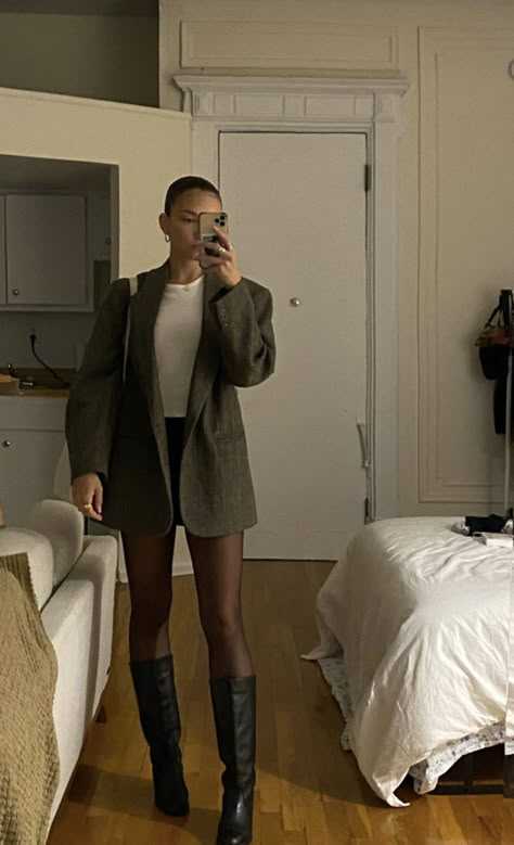 Paris Outfits Dinner, Winter Occasion Outfit, Winter Day To Night Outfits, Fall Going Out Outfits 2024, Winter Lunch Outfit Classy, Dinner And Drinks Outfit Winter, Knee High Boots Work Outfit, Lunch Date Outfit Winter, Drinks Date Outfit