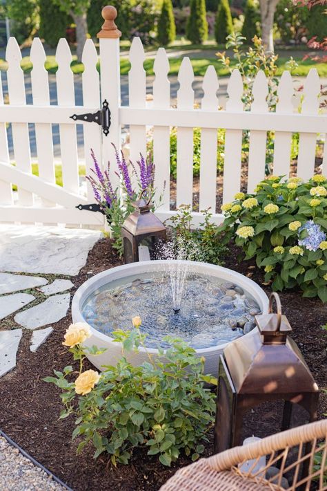 Gardening Decor Ideas, Backyard Builds, Backyard Water Fountains, Diy Garden Fountains, Fountains Backyard, Diy Fountain, Pond Ideas, Solar Fountain, Have Inspiration