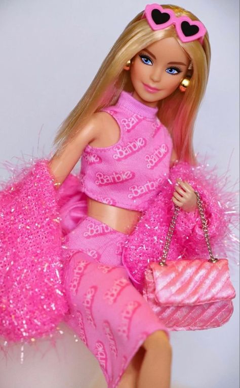 Barbie supermodel Appeal Letter, Barbie Funny, Barbies Pics, Barbie Halloween, Bad Barbie, Barbie Cartoon, Barbie Images, Pink Lifestyle, Barbie Costume