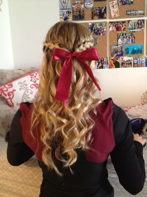 cheer hair Cheer Hairstyles With Bows Half Up, Cute Cheer Hairstyles With Bow, Braided Cheer Hair, Cute Cheerleading Hairstyles, Hairstyles For Cheer, Cheer Hair Ideas, Cheer Hair Styles, Cute Cheer Hairstyles, Gameday Hair