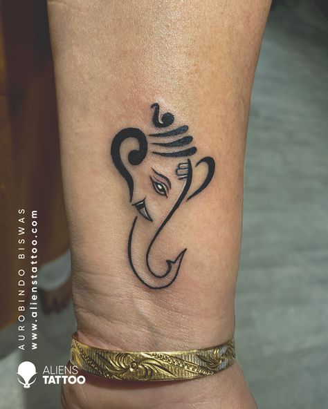 Ganesh Small Tattoo, Ganpati Tattoo On Neck, Ganesh Tattoo Design For Men, Ganapathi Tattoo Designs, Ganpati Tattoo Designs For Men, Ganesh Tatoos Design, Small Under Chin Tattoo Woman, Hand Tattoos For Man, Ganesha Tattoo Design For Men