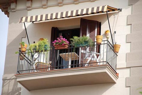 Greenhouse Porch, Open Balcony, Balcony Shade, Tiny Balcony, Diy Shades, Smart Home Design, Balcony Railing, Small Balcony Ideas, Apartment Balcony