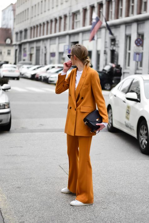 A fashion blog by Katarina Vidic. Get inspired by minimal laid back style and fashion photography. Modni blog. Mustard Suit, Mustard Yellow Pants, Zara Suit, Suit With Skirt, Zara Suits, Monochromatic Fashion, Yellow Pants, Pants Suit, Street Style Inspiration