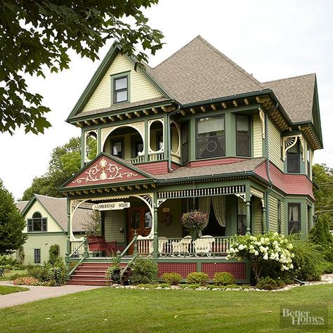 Victorian House Colors, Exterior Color Combinations, Victorian Homes Exterior, Victorian Exterior, Victorian Style House, Victorian Style Homes, Interior Vintage, Casas Coloniales, Casa Vintage