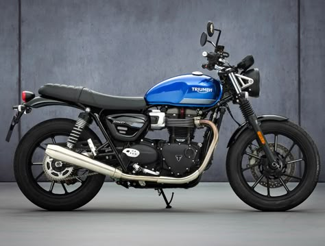 2022 Triumph Street Twin First Look (7 Fast Facts) Motorcycles For Women, Triumph Logo, Women Riders, Triumph Street Twin, Riding Tips, Triumph Bikes, Мотоциклы Cafe Racers, Twin Photos, Yamaha Nmax