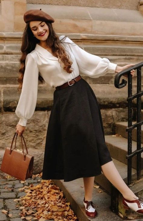 Old Woman Outfit, Bookish Outfits, Fall Clothing Ideas, Stussy Shirt, Winter Outfits 2024, A Line Midi Skirt, Skirts Ideas, Office Vintage, Best Winter Outfits