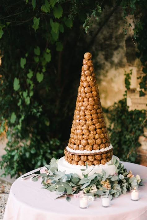 French Wedding Cake, French Wedding Cakes, Wedding Cuisine, E And J, Elegant Character, Weddings In France, French Chateau Wedding, Wedding Food Drink, Wedding In France