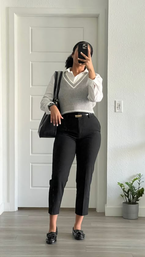 Real Estate Outfits For Women Plus Size, Business Casual Outfits Latina, Work Fits Plus Size, Business Professional Outfits For Midsize Women, First Day Office Outfit, Edgy Outfits Work, Pregnant Business Casual Outfits, Curvy Girl Office Outfits, Loafer Work Outfits Women