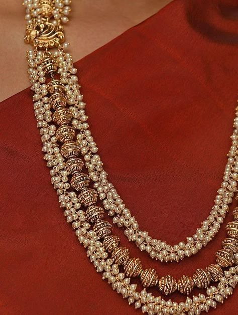 Temple Jewelry Necklace, Indian Wedding Jewelry Sets, Gold Temple Jewellery, Antique Necklaces Design, Indian Bridal Jewelry Sets, Pearl Jewelry Design, Gold Jewelry Simple Necklace, Gold Necklace Indian, Jewelry Set Design