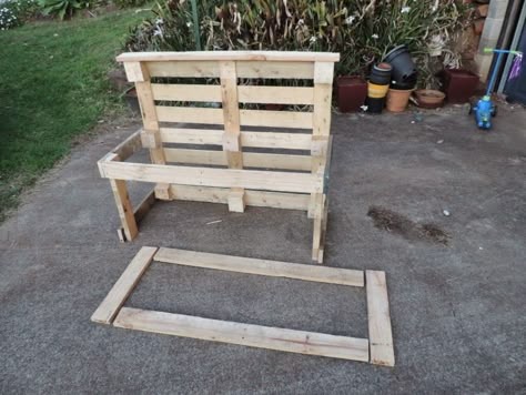 Diy Cozinha, Outdoor Play Kitchen, Mud Kitchen For Kids, Pallet Kitchen, Diy Mud Kitchen, Play Kitchens, Kids Outdoor Play, Natural Playground, Mud Kitchen