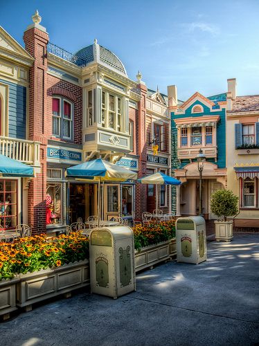 •C o u r t Y a r d • Disney Airbnb, Disneysea Tokyo, Disneyland Main Street, Architecture Illustrations, Disneyland Anaheim, Disneyland California Adventure, Planet Coaster, Retro Disney, Main Street Usa