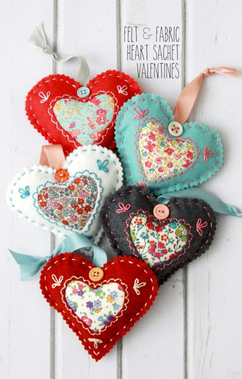 Felt and Fabric Heart Sachet Valentines Sewing Pattern Heart Sachet, Valentines Bricolage, Fabric Hearts, Valentine Projects, Fabric Heart, Valentines Crafts, Beginner Sewing Projects Easy, Valentine's Day Crafts, Valentines Ideas