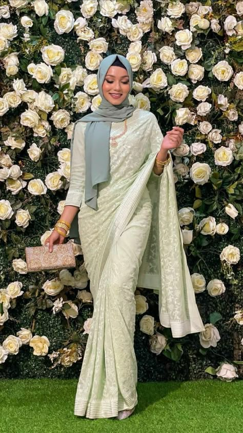 White Saree With Hijab, Sari With Hijab Party Wear, Hijab On Saree Fashion Styles, Saree For Muslims, New Style Saree Party Wear, Modest Saree Look, Saree With Hijab For Farewell, Hijab With Traditional Dress, Pakistani Hijab Style For Wedding