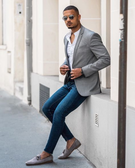 Grey Loafers Men Outfit, Gray Loafers Outfit, Gray Shoes Outfit Men, Gray Shoes Outfit, Casual Summer Wedding Outfit, Mocassin Outfit, Mens Grey Dress Shoes, Suit With Jeans, Grey Blazer Outfit