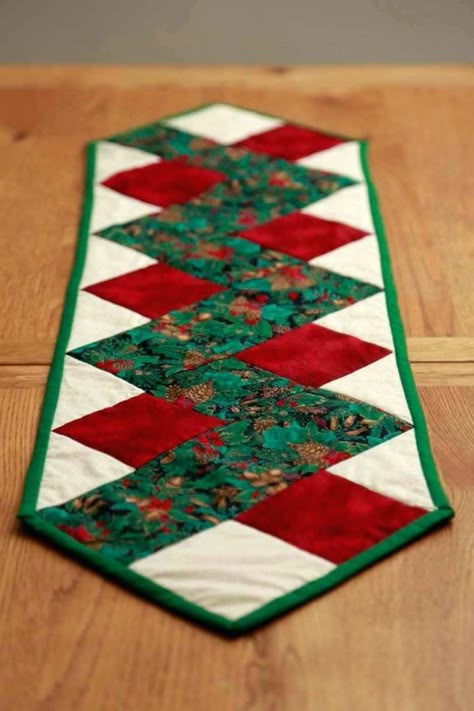 Xmas Placemats, Xmas Table Runners, Table Runners Christmas, Christmas Table Runner Pattern, Quilted Table Runners Christmas, Quilt Table Runners, Christmas Table Runners, Table Runners Patterns, Christmas Quilt Blocks