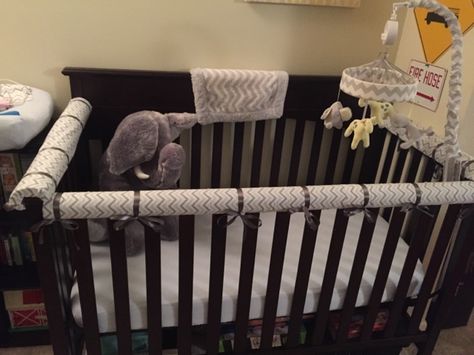 Walk With The Andrews: DIY: No-Sew Crib Teething Rail Cover Crib Diy, Baby Crib Diy, Baby Crib Bumpers, Crib Bumpers, Diy Crib, Baby Proof, Crib Rail Cover, Crib Rail, Diy Pool