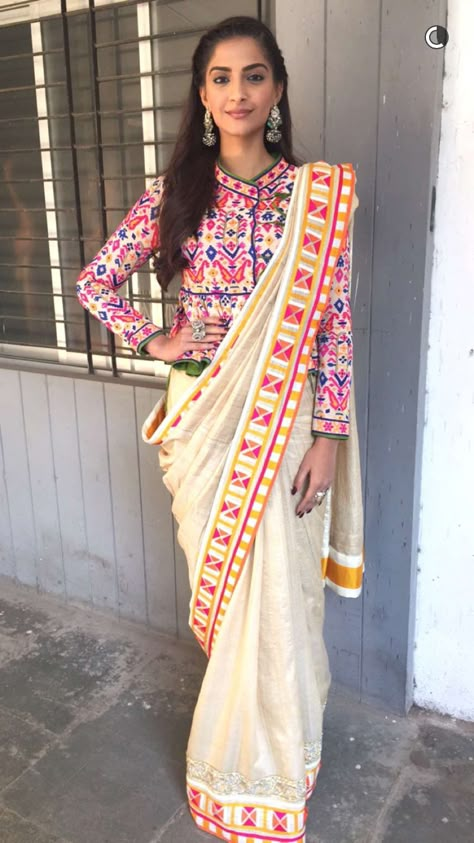 Sonam Kapoor Long Length Blouse, Khatli Work, Saree Drapes, Indian Gown, Long Blouse Designs, Draping Styles, Dupatta Style, Saree Wearing Styles, Saree Draping Styles