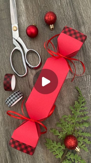 Gift Wrapping Love on Instagram: "Full Video: Candy Gift Box | How to Package a Small Gift without a Box ➥ https://youtu.be/UiOmzR1DVk4 ❤️ Link to video above. Please copy and paste or follow link in bio to the Gift Wrapping Love YouTube library. Have fun! . . . #paperart #christmas #christmascrafts #christmas2023 #christmasdiy #giftwrapping #giftwrappingideas #papercrafts #giftpackaging #diybox #giftbox #diygiftbox #candybox #candygiftbox" Christmas Gifts Chocolate, Small Christmas Gift Wrapping Ideas, Toffee Gift Packaging, Gift Wrapping Ideas Candy Shape, Candy Gift Wrapping, How To Make Christmas Gift Boxes, Candy Bar Gift Ideas Christmas, Christmas Candy Paper Crafts, Small Gift For Christmas