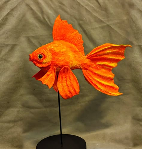 3d Paper Mache Sculpture, Paper Mache Cat Diy, Whimsical Paper Mache, Make Fish Crafts, Paper Mache Under The Sea, Paper Mache Patterns, Paper Mache Puffer Fish, Cardboard Fish Sculpture, Small Paper Mache Projects