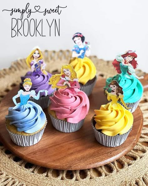 Princess Birthday Cupcakes, Cupcakes Princesas, Princess Cupcake Cake, Frozen Cake Pops, Princess Tea Party Birthday, Disney Princess Cupcakes, Disney Cupcakes, Princess Cupcake Toppers, Bolo Frozen