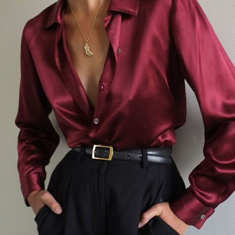 la femme dans l’art on Twitter: "satin blouses… " Office Tops, Lady Office, Basic Streetwear, Satin Button Up, True Winter, Deep Winter, Streetwear Tops, Extra Long Sleeves, Satin Shirt