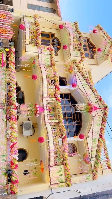 Wedding Decoration For Home, House Decorating Ideas For Wedding, Home Decor Wedding Ideas, Shadi House Decoration, Bridal Home Decorations, Wedding Decor For Home, Home Decoration Ideas For Wedding, Wedding Home Decoration Indian Exterior, House Decorations For Wedding