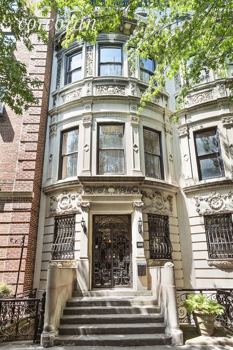 New York Townhouse Interior, New York Townhouse, Brooklyn Botanical Garden, Park Slope Brooklyn, Townhouse Interior, Garden Levels, Historic Mansion, Mansions For Sale, Good House