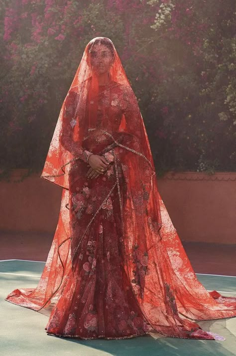 Bridal Dress Pakistani, Red Saree Wedding, Sabyasachi Bridal, Red Sari, Sabyasachi Mukherjee, Pakistani Bridal Dress, Sabyasachi Bride, Dress Pakistani, Desi Wedding Dresses