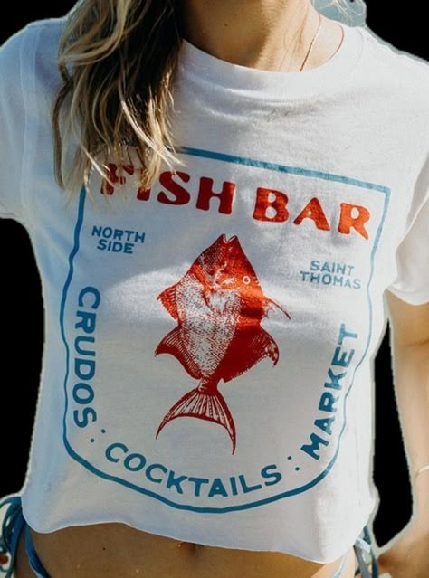 Restaurant Merch, Fish Bar, Shirt Design Inspiration, Aesthetic T Shirts, Restaurant Branding, Looks Street Style, Style Savvy, Tee Shirt Designs, Trendy Tee