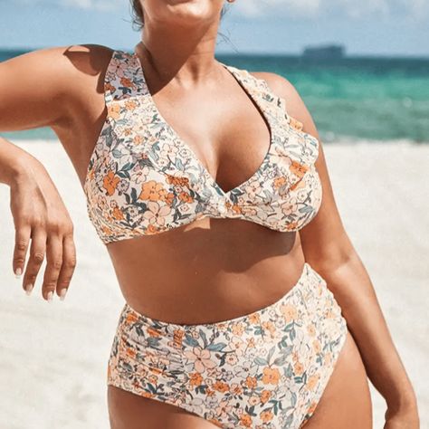 The most flattering swimsuits and bikinis for curves so you can feel confident flaunting your stuff! These best two piece swimsuit sets are cute, comfy and look sexy. Womens Bathing Suits Curvy, Pale Skin Swimsuit, Mid Size Bathing Suit Aesthetic, Swimsuit For Large Bust, Mid Size Swim, Best Bikinis For Large Bust, Swimsuit For Chubby Girls, Swimwear For Chubby, Midsize Swimsuit