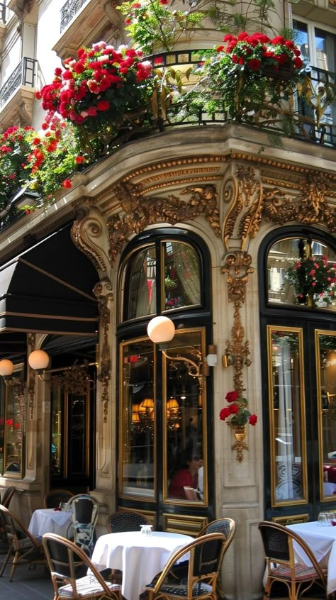 Cafe Paris Interior, Street Cafe Aesthetic, Parisian Style Cafe, Paris Aesthetic Cafe, Paris Aesthetic Decor, Parisian Flower Shop, European Cafe Aesthetic, Classic Cafe Design, French Cafes In Paris