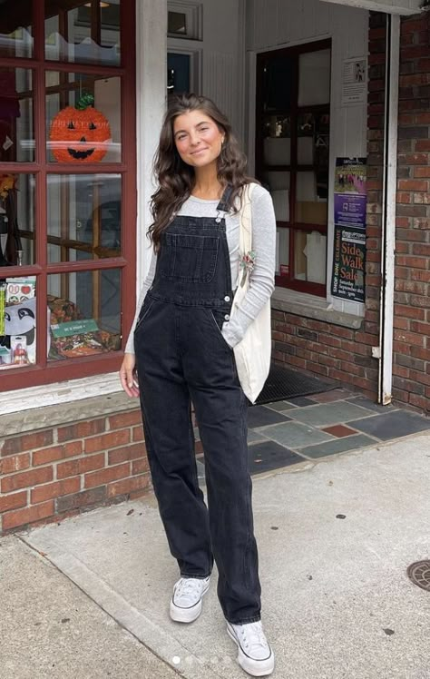 Viviane Audi, Dungaree Outfit, Outfits Con Jeans, Cute Outfits With Leggings, Overalls Fashion, Overalls Outfit, Casual Day Outfits, Causual Outfits, Girls Denim