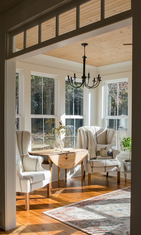 15 Wonderful Farmhouse Sunroom Designs Worth Checking Out Farmhouse Sunroom, Sunroom Decor, Small Sunroom, Four Seasons Room, Farmhouse Trends, Sunroom Addition, Sunroom Decorating, Sunroom Designs, Morning Room