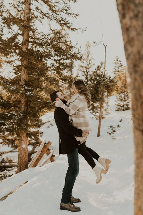 candid poses for winter engagement photos, what to wear for winter engagement photos, classy winter engagement photoshoot outfit ideas, colorado couples photos, colorado mountain couples session, rocky mountain national park winter photos Engagement Photo Shoot Outfits, Engagement Photos Park, Engagement Photoshoot Outfit Ideas, Winter Engagement Photoshoot, Engagement Photos Classy, Winter Couple Pictures, What To Wear For Winter, Poses Winter, Couple Photography Winter