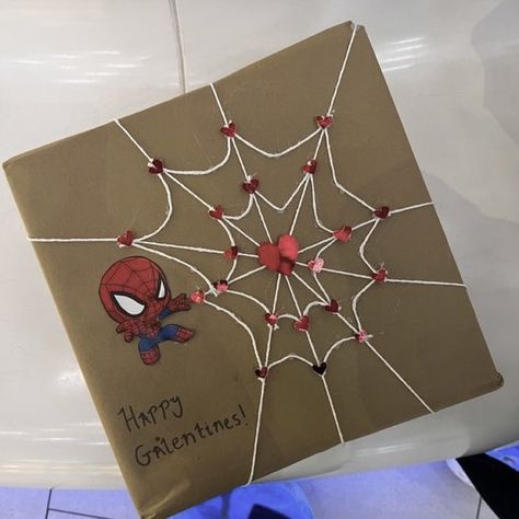 Loren Hale - Addicted series Creative Birthday Gifts For Boyfriend, Spiderman Gifts, Birthday Gifts For Boyfriend Diy, Creative Birthday Gifts, Bf Gifts, Creative Gifts For Boyfriend, Diy Gifts For Him, Cute Couple Gifts