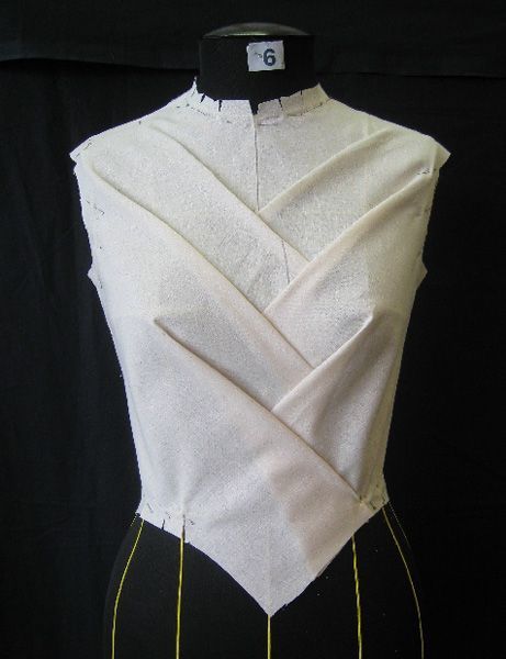 Mode Origami, Draping Techniques, Fashion Draping, Creation Couture, Design Textile, Fashion Inspiration Design, Pattern Drafting, Sewing Tips, Sewing Techniques