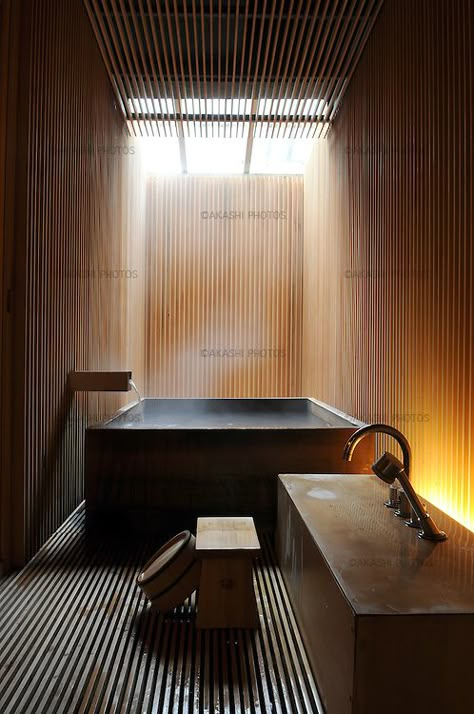 Bath at Fujiya Ryokan in Ginzan Onsen Village, traditional inn redesigned by the japanese architect Kengo Kuma in 2004. Kengo Kuma Interior, Japanese Architecture Modern, Kengo Kuma Architecture, Japanese Bath House, Japanese Interior Design Modern, Hidden Light, Japanese Bathroom, Spa Inspired Bathroom, Cozy Bathroom