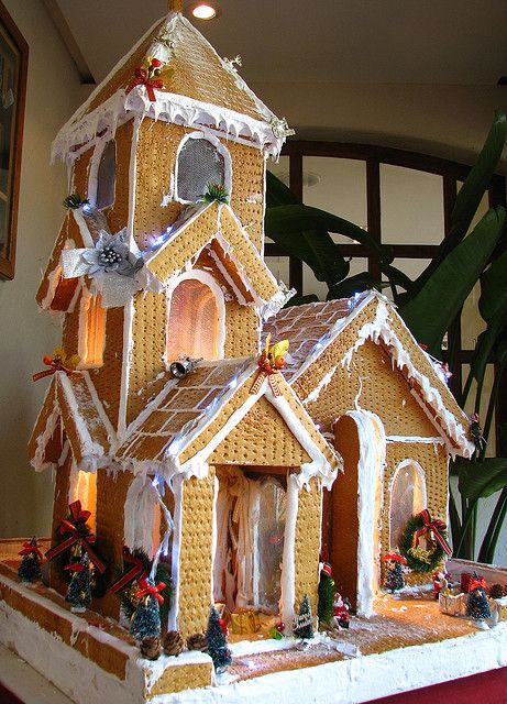 Graham Cracker House by Danburg Murmur, via Flickr Gingerbread House With Gram Crackers, Gram Cracker House, Graham Cracker Houses Christmas, Gram Cracker Gingerbread House, Graham Cracker Gingerbread, Candy Houses, Gram Cracker, Graham Cracker House, Graham Cracker Gingerbread House