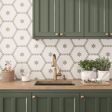 Green And White Tile Kitchen, Green And White Backsplash, Floral Backsplash Kitchen, Backsplash For Green Cabinets, Pattern Backsplash Kitchen, Kitchen With Green Backsplash, Italian Tile Backsplash, Dado Tiles, Shower Flooring