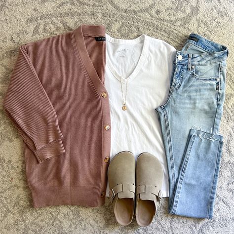 Maurices Outfits, Cardigan 2023, Clogs Outfit Fall, Clogs Outfit, Teaching Outfits, Cardigan Outfit, Trendy Mom, Teacher Outfit, Mama Style