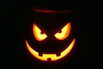 Great Photo Tips for Photographing Jack-O-Lanterns Pumpkins Carving, Scary Halloween Pumpkins, Photo Halloween, Pumpkin Wallpaper, Halloween Jokes, Image Halloween, Jack O Lantern Faces, Pumpkin Carving Patterns, Carved Pumpkin