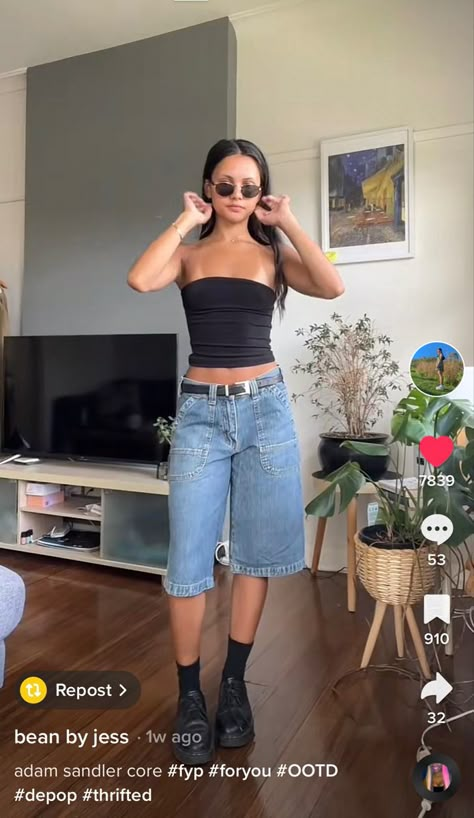 Long Shorts Women Outfits, Oversized Jorts Summer Outfits, Jorts Festival Outfit Women, Outfits With Long Shorts For Women, Baggie Shorts Outfit, Long Jean Short Outfits, Summer Shorts Outfits Aesthetic, Long Shorts Outfits Women Summer, How To Style Long Jean Shorts