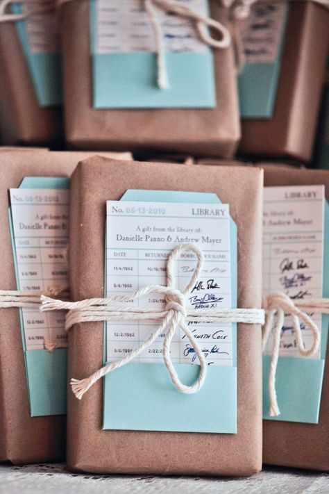 Book Favors, Literary Wedding, Wedding Favors And Gifts, Best Wedding Favors, Wedding Favors Cheap, בר מצווה, Diy Wedding Favors, Unique Wedding Favors, Wedding Favors For Guests