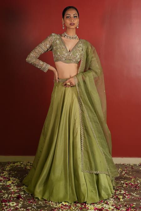 Buy Green Upada Silk Hand Embroidered Zari V Neck Zardozi Blouse Lehenga Set For Women by Enamour By Radha Online at Aza Fashions. Lehenga With Contrast Blouse, Silk Lengha, Mehendi Lehenga, Lehenga Green, Lengha Blouse, Formal Fits, Thesis Inspiration, Flared Lehenga, Blouse Lehenga